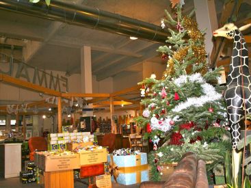 La grande vente solidaire de cadeaux de Noël d'Emmaüs Défi