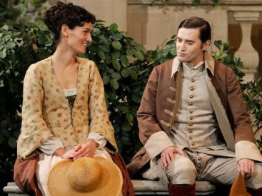 Le jeu de l'amour et du hasard au Théâtre de la Porte Saint-Martin