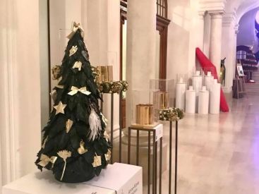 Les Sapins de Noël des créateurs 2019 au Plaza Athénée