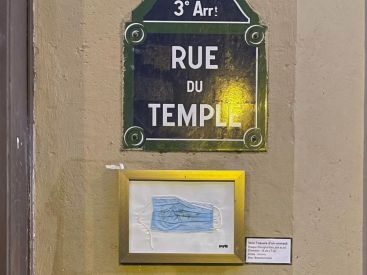 Paris : des masques transformés en "œuvre d'un connard" par Toolate