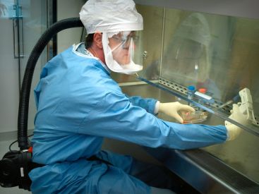 Covid-19 : Le vaccin de Moderna offre "94% de chances d'avoir zéro symptôme" selon son PDG