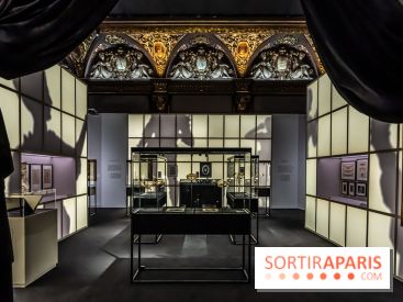 L'exposition gratuite des Bijoux de scène de la Comédie Française se dévoile à l'Hôtel Mercy-Argenteau