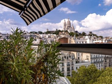 L'Hôtel Rochechouart rouvre son Bar sur le Toit pour l'été