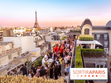 La terrasse en Rooftop du Peninsula Paris 2025, le bar perché à la vue imprenable