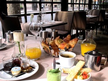 Brunch à la Villa Spicy avec le clown Patabois