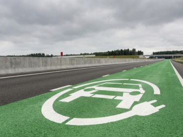 Essonne : l'A10 devient la premier autoroute de recharge de voiture électrique en roulant