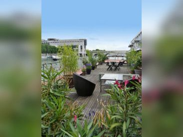 Le Playtime : la péniche terrasse piscine