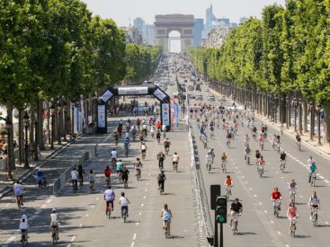 Les 24h Vélib' 2016 sur les Champs-Elysées à Paris