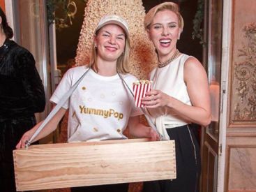 Yummy Pop à Paris : Scarlett Johansson ouvre une boutique de pop corn dans le Marais  