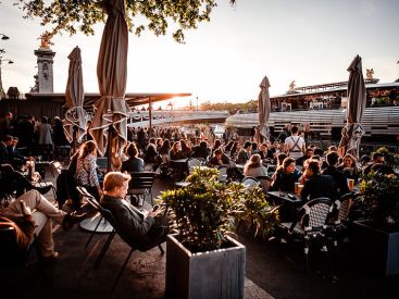 Le Flow à Paris : la péniche restaurant-bar-terrasse, club et rooftop au pont Alexandre III