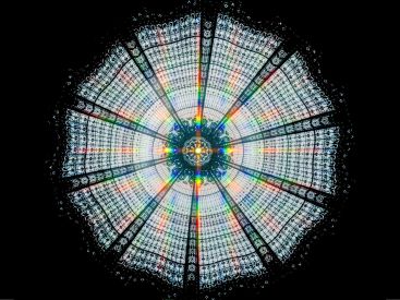 La coupole des Galeries Lafayette transformer en arc-en-ciel avec l’œuvre de Kimsooja