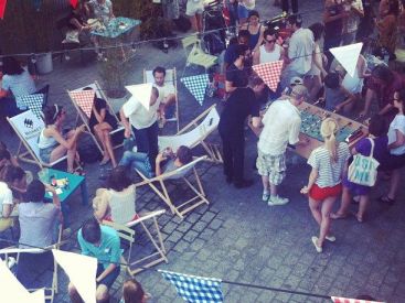 Summer Here Kids trabendo