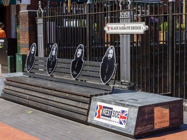 Ozzy Osbourne hommage funérailles banc pont Black Sabbath