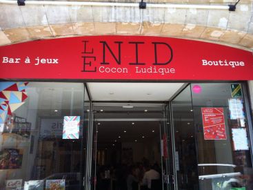 Le Nid : premier bar à jeux de société à Paris