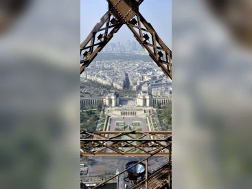 Bar à Champagne au dernier étage de la Tour Eiffel