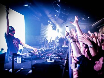 SBCR de The Bloody Beetroots en dj set au Showcase 