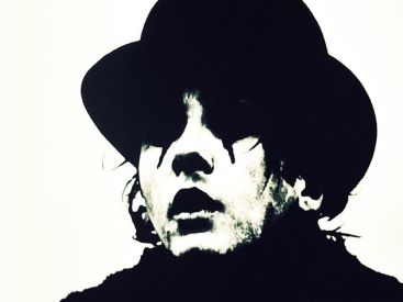 Saez nous revient avec de nouveaux morceaux et des concerts un peu partout en France. Rendez-vous du mercredi 21 au vendredi 23 décembre 2016 pour trois dates exclusives programmés au Bataclan de Paris. 