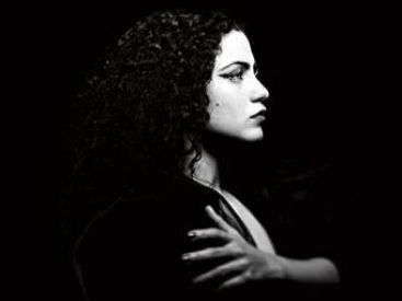Emel Mathlouthi en concert à La Gaîté Lyrique de Paris