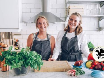 Mäckish et ses tartines suédoises s’invitent au café Smörgås à Paris 