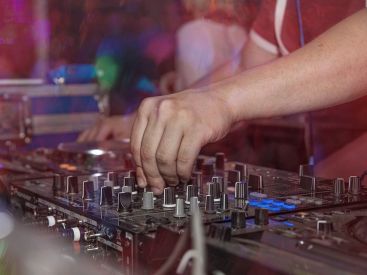 Déconfinement : clubs, lieux festifs et vie nocturne, les oubliés de la crise du coronavirus 