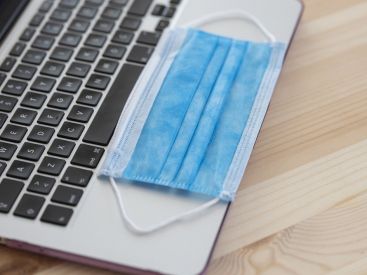 Coronavirus : vers un port du masque obligatoire dans les entreprises ? 