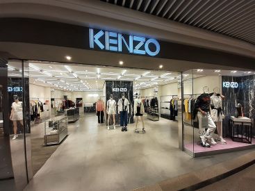 Le créateur Kenzo Takada est mort à l'âge de 81 ans des suites du Covid-19