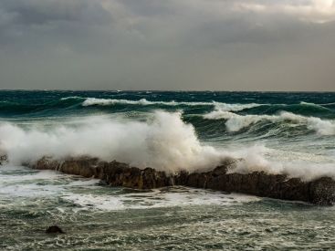 Tempête Barbara : quatre départements en vigilance orange aux vents violents ce mardi
