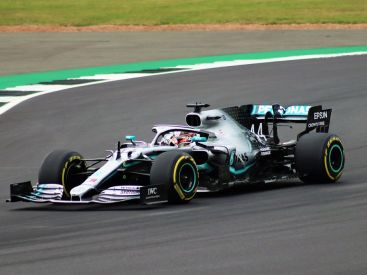 Formule 1: Hamilton remporte le Grand Prix de Turquie et égale Schumacher avec un 7e titre mondial