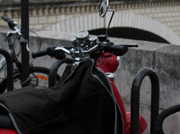 Paris : vers le stationnement payant des scooters, motos et autres deux-roues motorisés ?