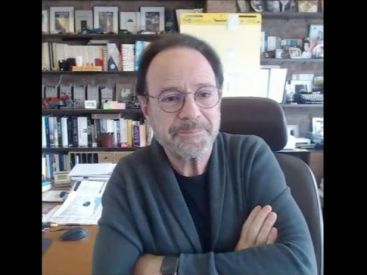 "Le livre est un symbole de la démocratie" : l'interview de Marc Levy sur 34LIVE Champs-Elysées