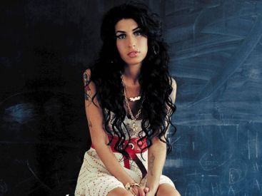 Amy Winehouse : la garde-robe de l’artiste mise aux enchères pour 1 à 2 millions de dollars