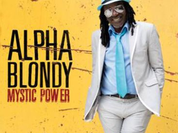 Alpha Blondy en rencontre dédicace à la Fnac Montparnasse