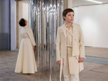 Tarik Kiswanson en performance à la Fondation Lafayette Anticipations