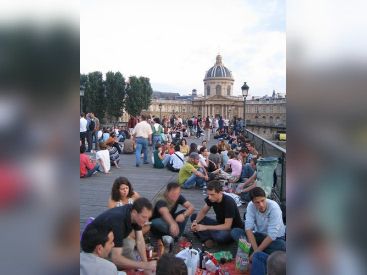 Pont des arts soirée pique nique