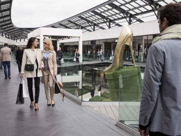 Défilés de mode avec Elodie Gossuin au One Nation Paris