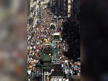 Paris, 18 sept 2004, Montparnasse-Bastille, la Technoparade ˆ fait le plein de participant.
Photographie : Olivier Arandel