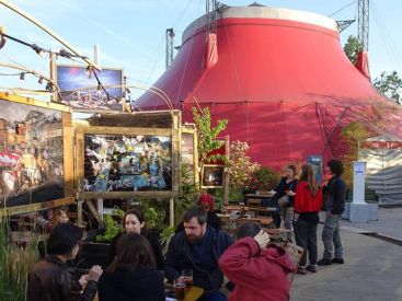 Le Nouveau Tigre, restaurant du Cirque Electrique vous accueille sur sa terrasse tout l'été