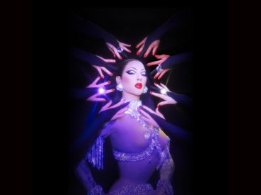 Violet Chachki (Ru Paul’s Drag Race) débaque au Crazy Horse cet été à Paris