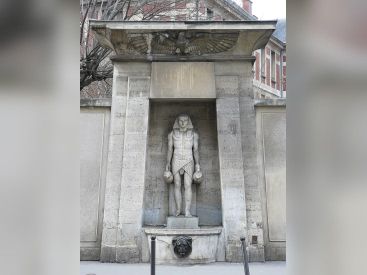 Fontaine du Fellah : Pourquoi cette statue égyptienne au cœur du 7e arrondissement de Paris ?