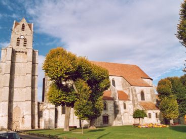 En Île-de-France, un clocher penché aux allures de tour de Pise 