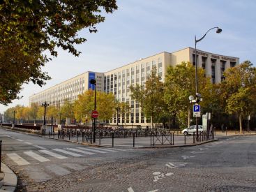 Le saviez-vous ? Cette université parisienne se situe dans l'ancien siège de l'OTAN