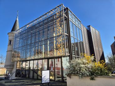 Une galerie d'art contemporain au cœur d'un ancien château en région parisienne