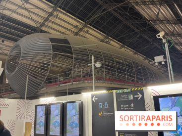 Mais que fait ce ballon dirigeable au cœur de la Gare d'Austerlitz à Paris ? 