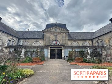 Cette mairie d'Île-de-France se trouve au cœur d'anciennes écuries, vestiges d'un château disparu