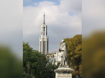 Cette église à l'architecture étonnante est surnommée la Sainte-Chapelle des bords de Marne