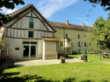 Caché dans un village d'artiste, cet ancien moulin à eau abrite un musée