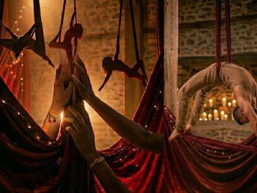 Nuit Blanche 2026 à Paris : une performance aérienne et acrobatique dans une ancienne ferme historique