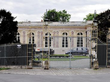 D'où vient ce sublime palais rose situé en région parisienne ?