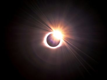 Eclipse solaire du 12 août : à partir de quel heure peut on observer le phénomène et quand aura lieu le pic ?