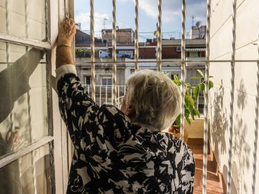 Coronavirus : le gouvernement renforce la lutte renforce la lutte contre l’isolement des personnes âgées